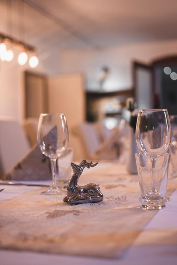 Gasthof Und Hotel Roter Hirsch Claußnitz Εξωτερικό φωτογραφία