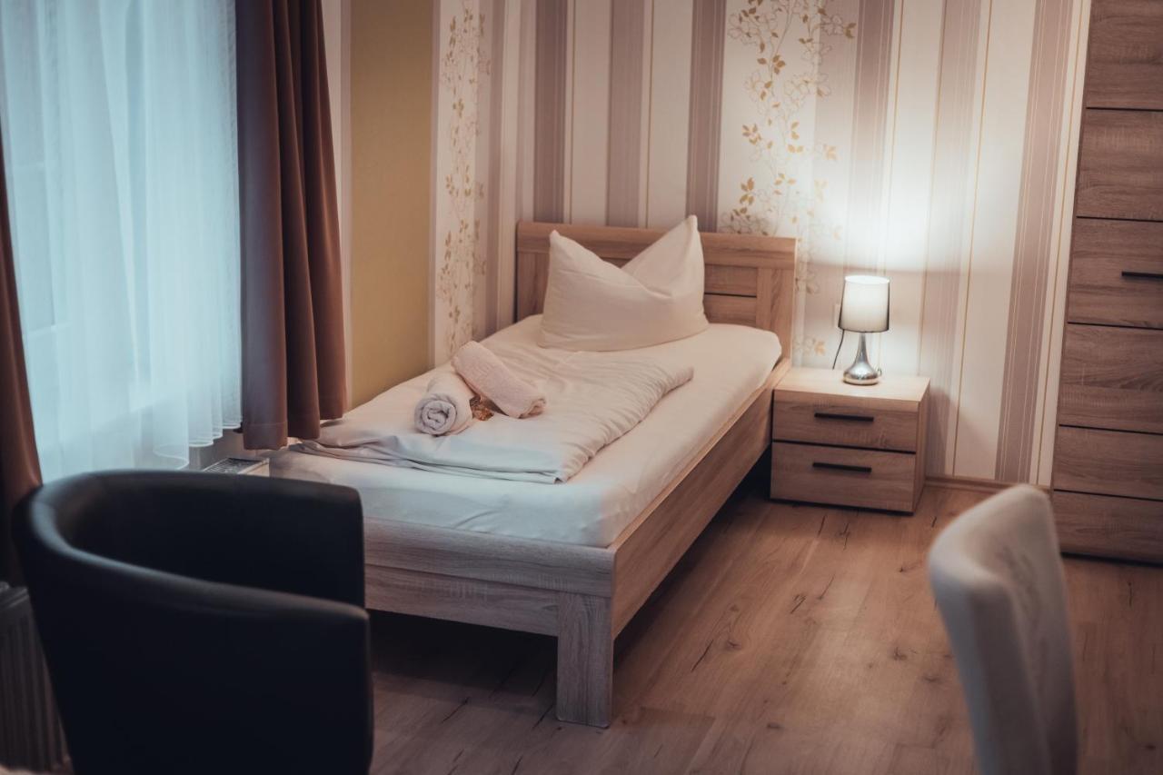 Gasthof Und Hotel Roter Hirsch Claußnitz Εξωτερικό φωτογραφία