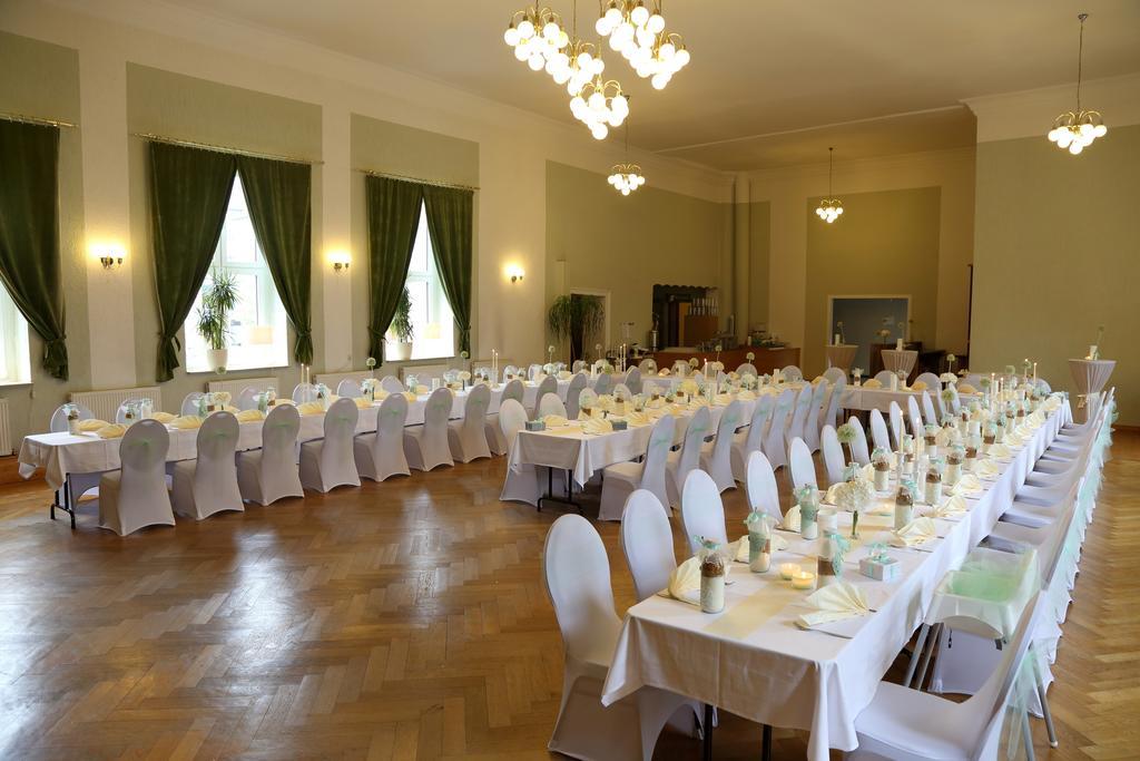 Gasthof Und Hotel Roter Hirsch Claußnitz Εξωτερικό φωτογραφία