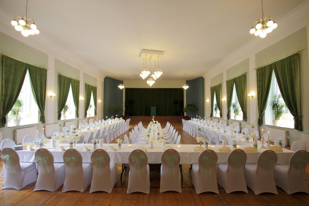 Gasthof Und Hotel Roter Hirsch Claußnitz Εξωτερικό φωτογραφία